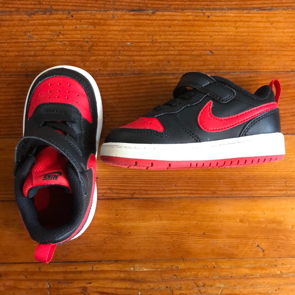 Toddler Nike size 6c sneaker.